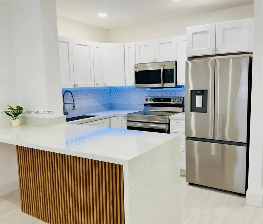 1520 Mckinley St # 116E, Hollywood FL 33020