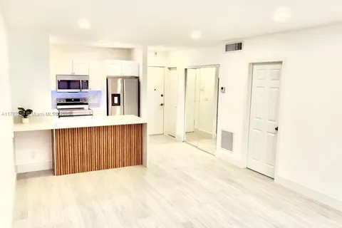 1520 Mckinley St # 116E, Hollywood FL 33020