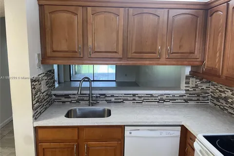 3252 Foxcroft Rd # 206, Miramar FL 33025