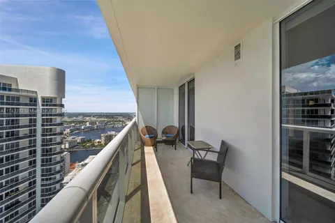 1830 S Ocean Dr # 4303, Hallandale Beach FL 33009