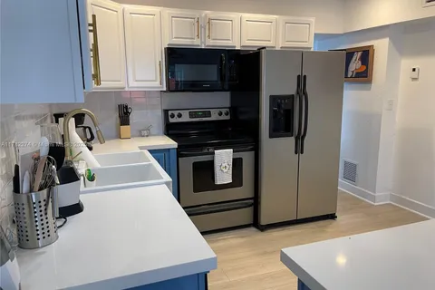 1560 NE 145th St # 2, Miami FL 33161