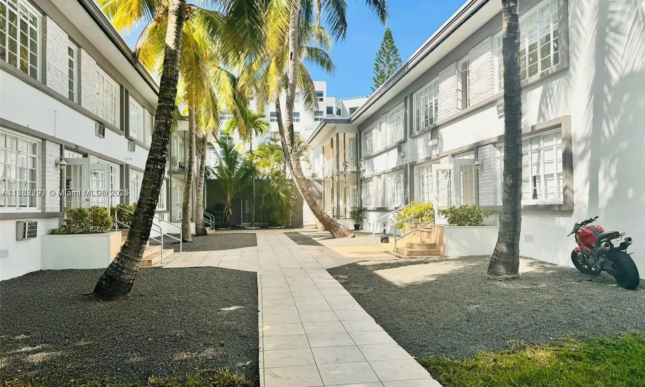 301 86th St # 3, Miami Beach FL 33141