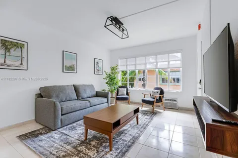 301 86th St # 3, Miami Beach FL 33141