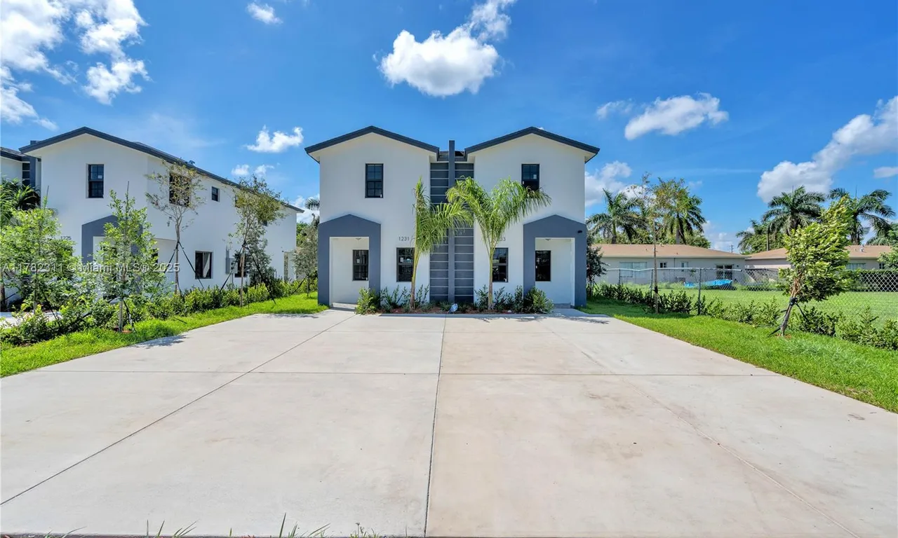 1231-1233 NW 9 Ave, Florida City FL 33034
