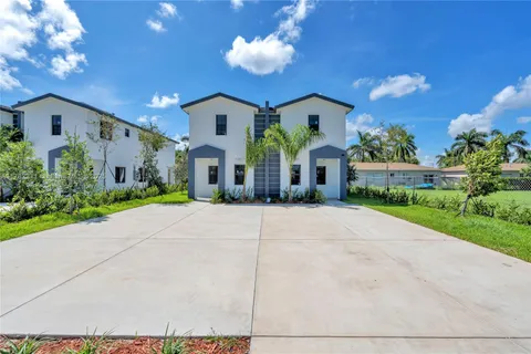 1231-1233 NW 9 Ave, Florida City FL 33034