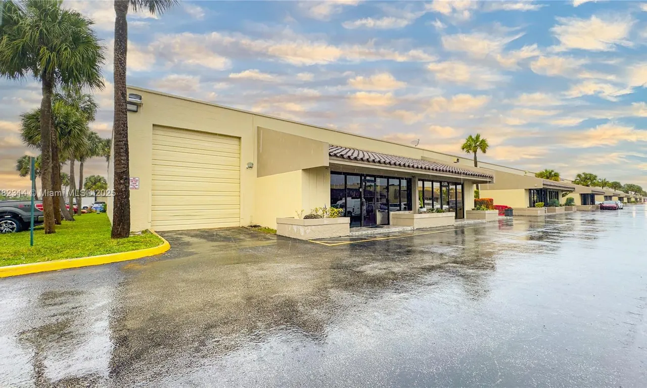 6157 NW 167th St # F27, Hialeah FL 33015