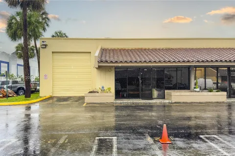 6157 NW 167th St # F27, Hialeah FL 33015