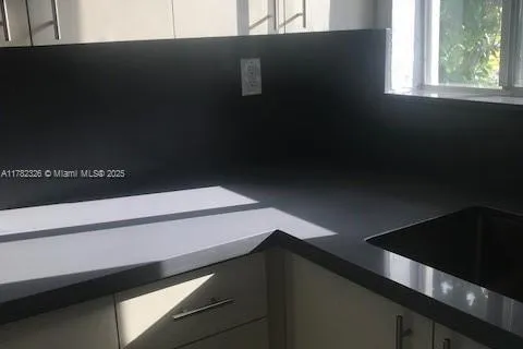 82 NW 27th St # 3, Miami FL 33127