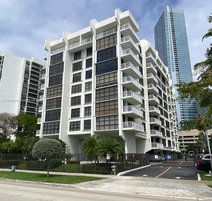 1440 Brickell Bay Dr # 901, Miami FL 33131