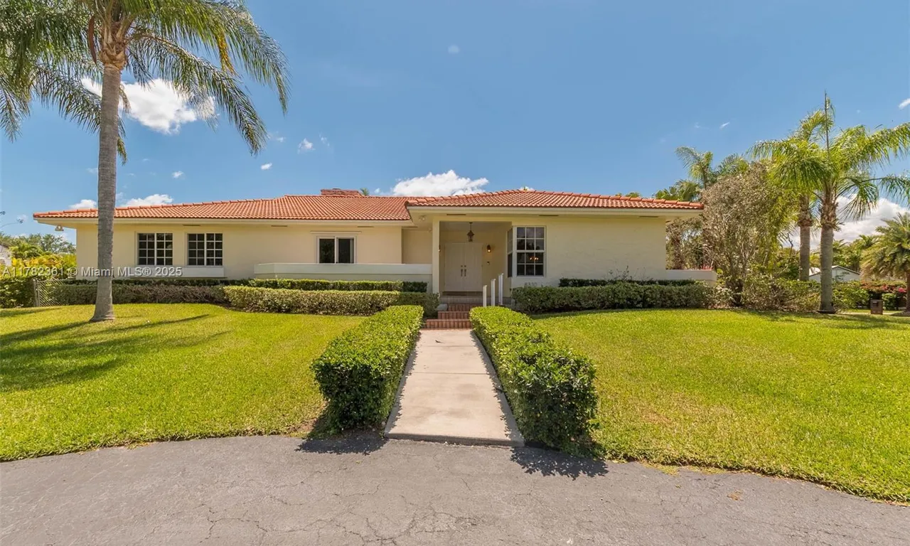 8330 SW 176th St, Palmetto Bay FL 33157