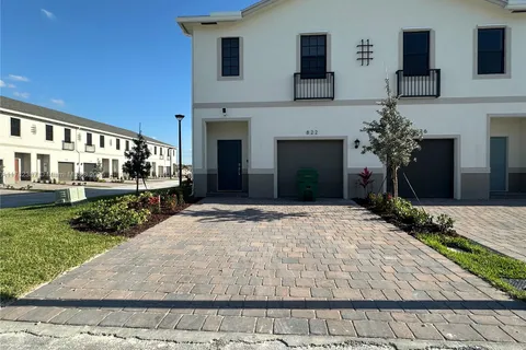 822 SW 11th Ter, Florida City FL 33034