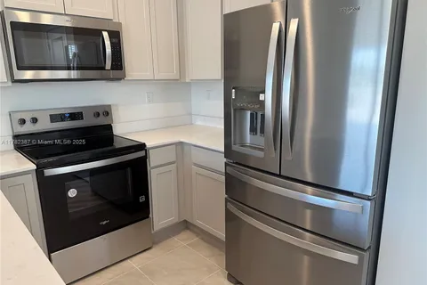 822 SW 11th Ter, Florida City FL 33034