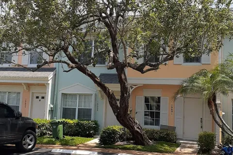16691 Hemingway Dr, Weston FL 33326