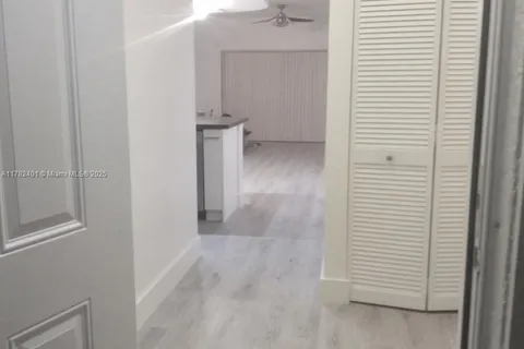 16691 Hemingway Dr, Weston FL 33326