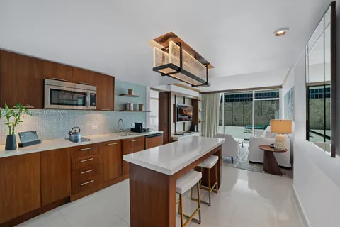 6801 Collins Ave # 604, Miami Beach FL 33141