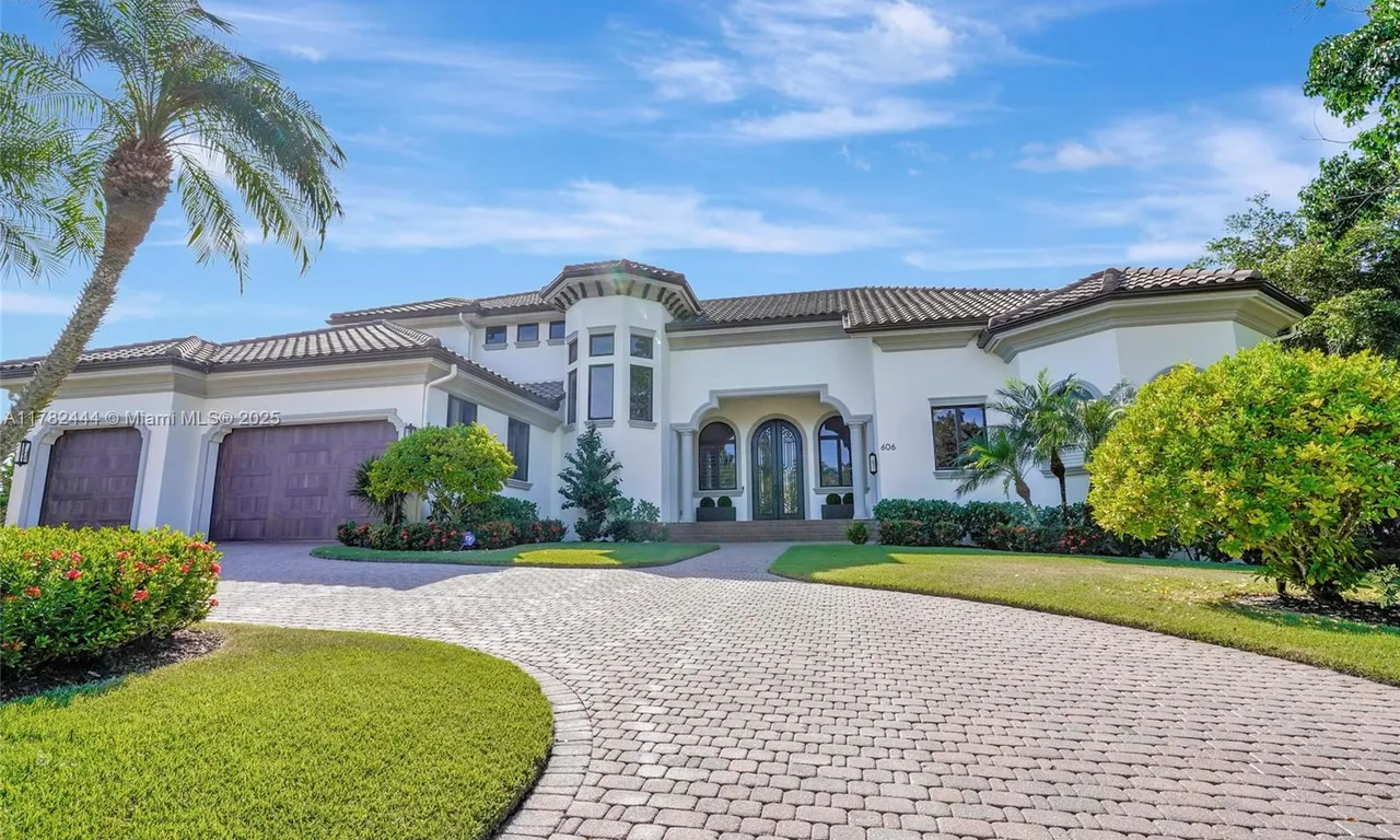 606 Binnacle Drive, Naples FL 34103