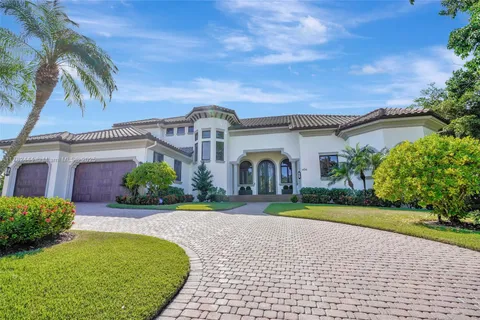 606 Binnacle Drive, Naples FL 34103