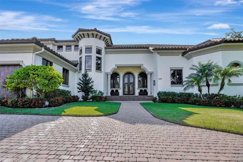 606 Binnacle Drive, Naples FL 34103