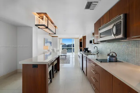 6801 Collins Ave # 702, Miami Beach FL 33141