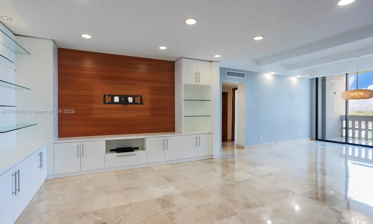 90 Edgewater Dr, Coral Gables FL 33133