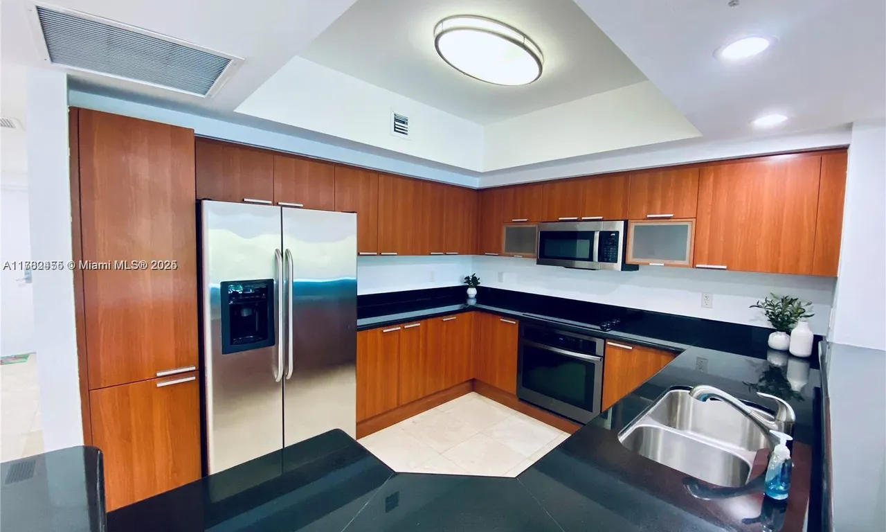 15051 Royal Oaks Ln # 2002, North Miami FL 33181