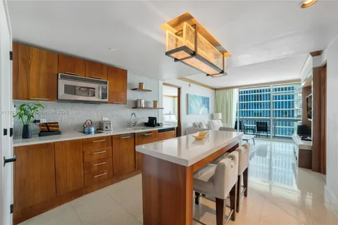 6801 Collins Ave # 709, Miami Beach FL 33141