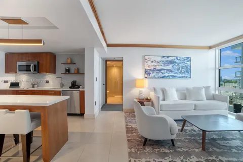 6801 Collins Ave # 709, Miami Beach FL 33141