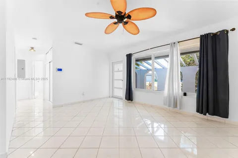 729 W 50th Pl, Hialeah FL 33012