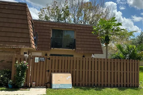2563 Lakeview Ct, Cooper City FL 33026