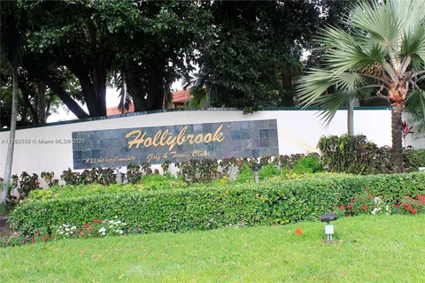 8941 S Hollybrook Blvd # 203, Pembroke Pines FL 33025