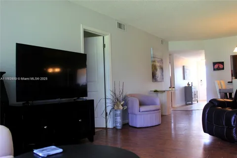 8941 S Hollybrook Blvd # 203, Pembroke Pines FL 33025