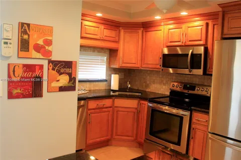 8941 S Hollybrook Blvd # 203, Pembroke Pines FL 33025