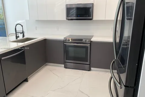 8779 NW 98th Ave # 8779, Doral FL 33178