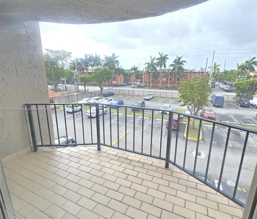 5199 NW 7th St # 302, Miami FL 33126