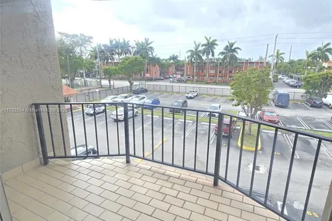 5199 NW 7th St # 302, Miami FL 33126