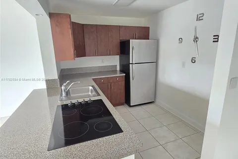 5199 NW 7th St # 302, Miami FL 33126