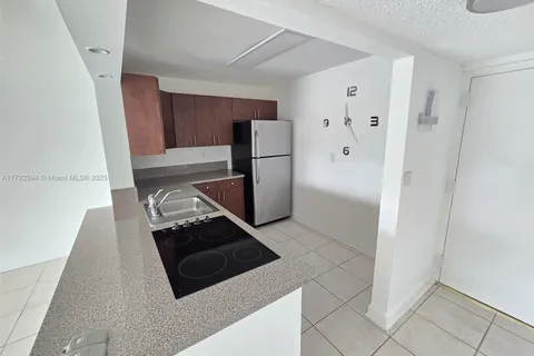 5199 NW 7th St # 302, Miami FL 33126