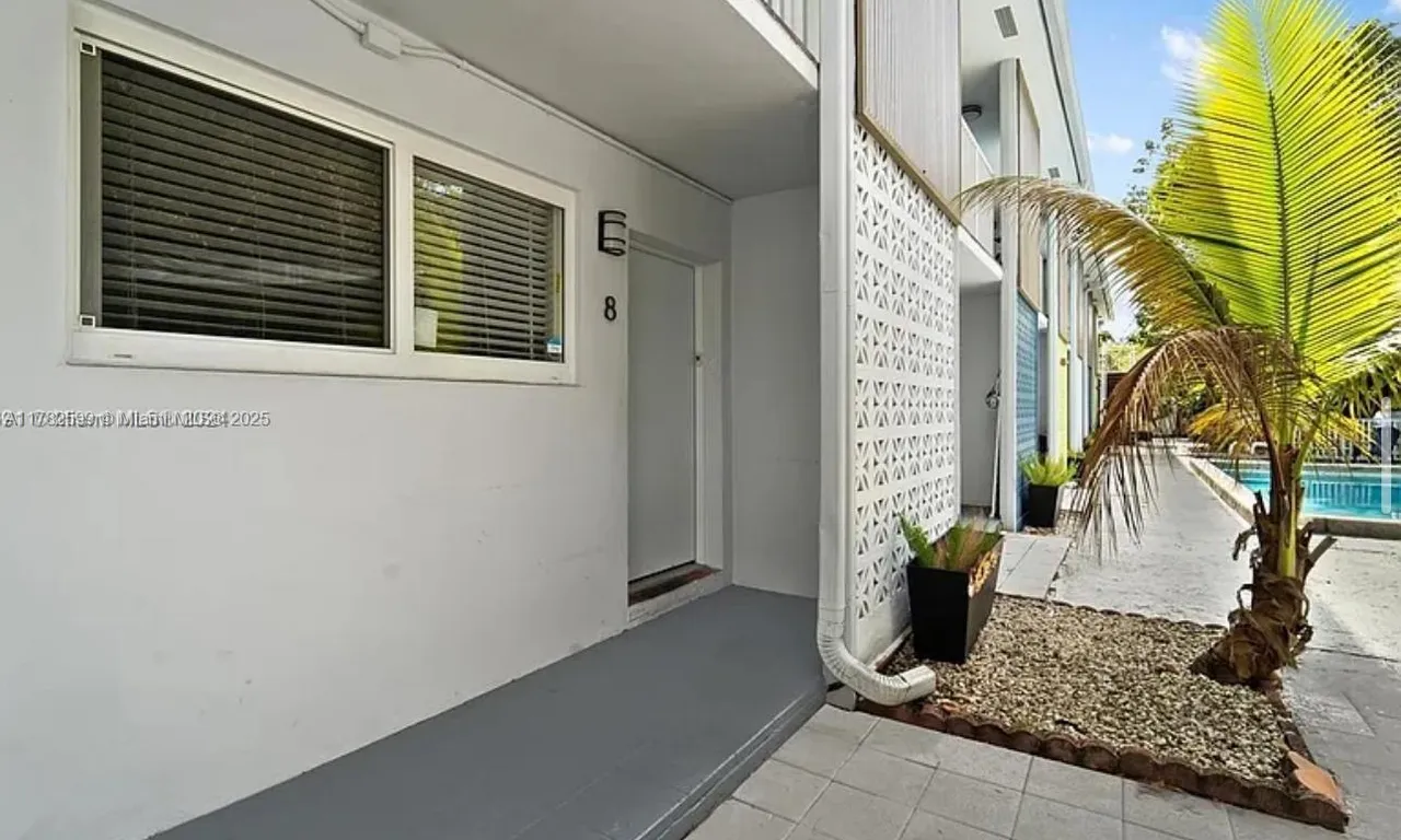6805 SW 88th St # 13, Pinecrest FL 33156
