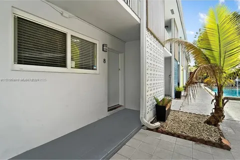 6805 SW 88th St # 13, Pinecrest FL 33156