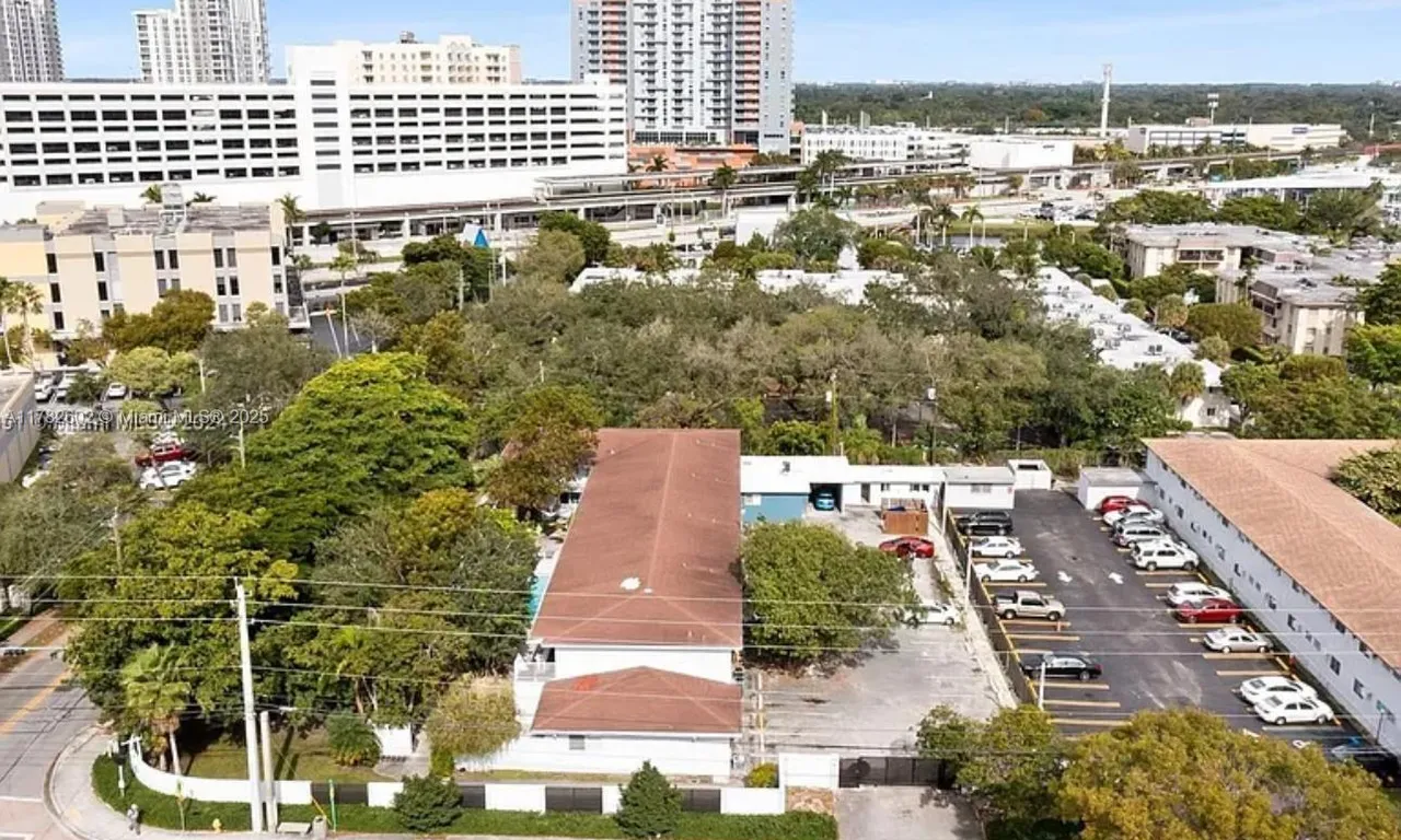 6805 SW 88th St # 15, Pinecrest FL 33156