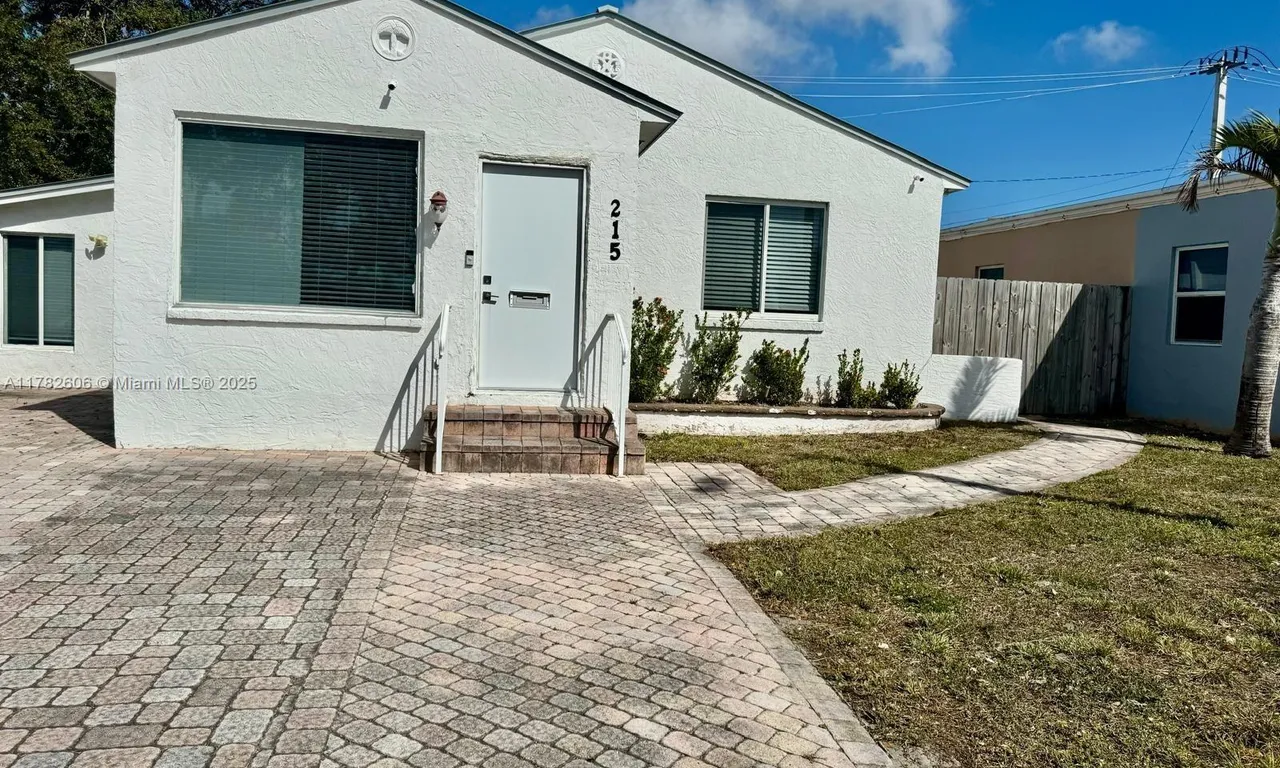 215 SW 17th St, Fort Lauderdale FL 33315