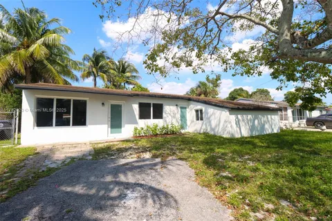 6861 SW 18th St, North Lauderdale FL 33068