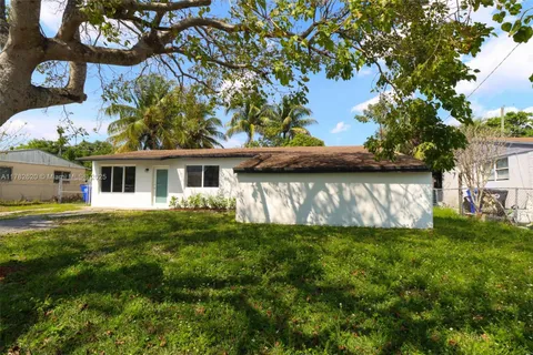6861 SW 18th St, North Lauderdale FL 33068