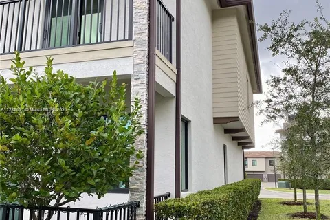 4980 NW 83rd Ave, Doral FL 33166