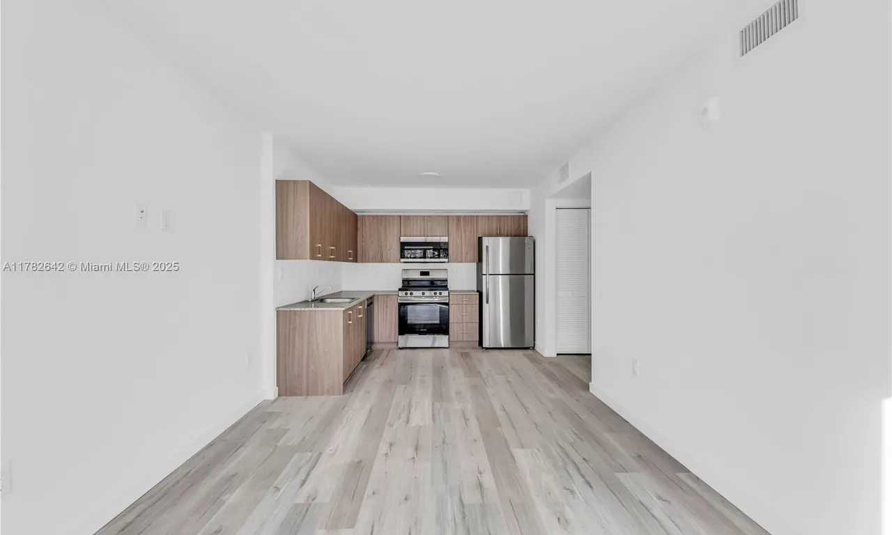 175 NW 160TH ST # 218, North Miami Beach FL 33169