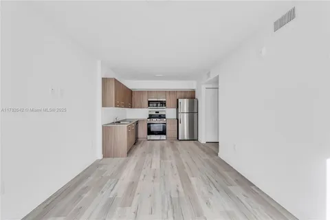 175 NW 160TH ST # 218, North Miami Beach FL 33169