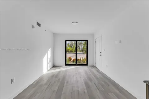 175 NW 160TH ST # 218, North Miami Beach FL 33169