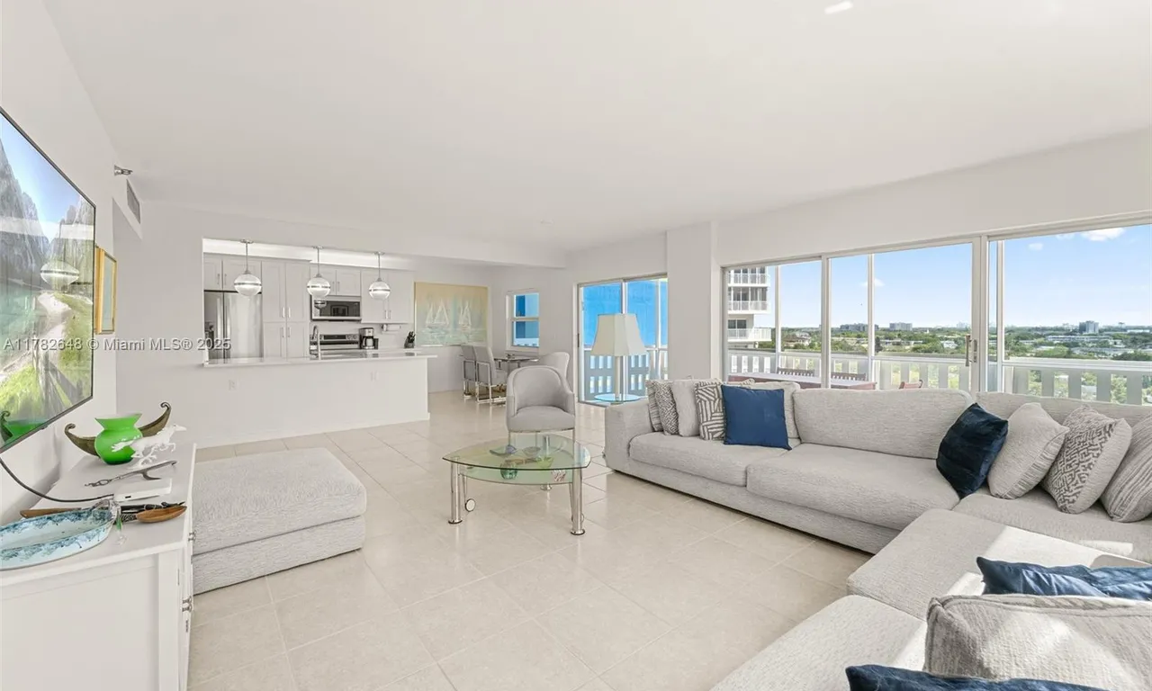 4001 Hillcrest Dr # 1017, Hollywood FL 33021