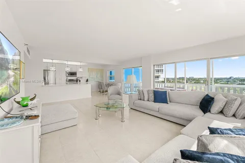 4001 Hillcrest Dr # 1017, Hollywood FL 33021