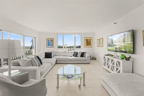4001 Hillcrest Dr # 1017, Hollywood FL 33021
